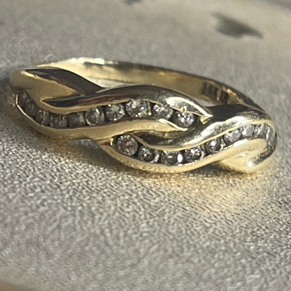 14k genuine natural diamonds ring size 6